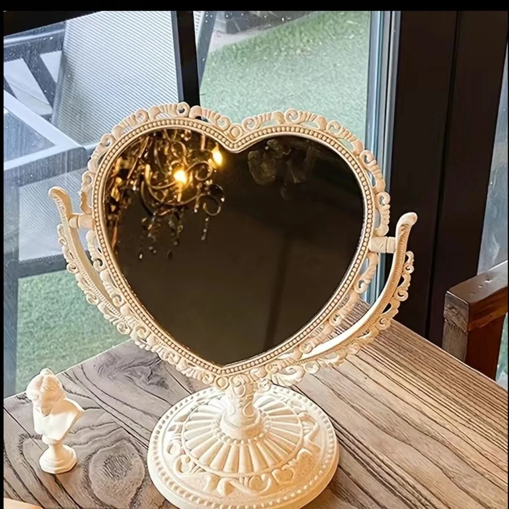 Double sided heart shaped vanity mirror (3 colors available)